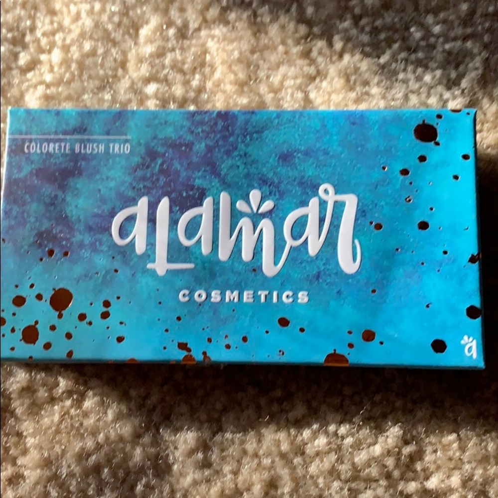 New. Alamar blush trio fair light